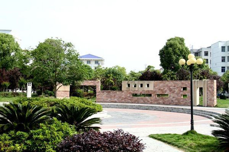 黃岡職業(yè)技術(shù)學(xué)院拓展基地